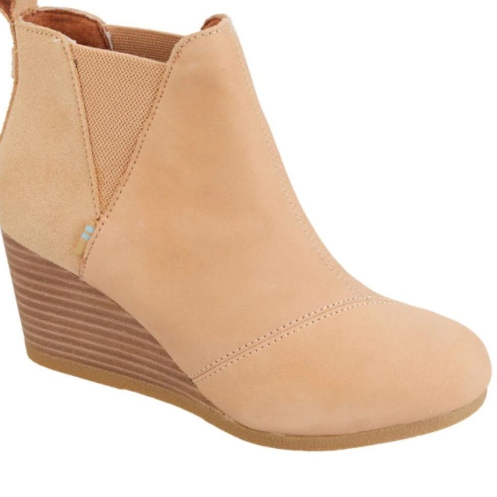 BRAND NEW CITYCLASSIFIED WEDGE STYLE ROUND TOE WOMEN"S ANKLE BOOTIE